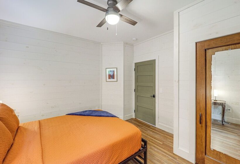 Pet Friendly West Jefferson Home W/ River View!