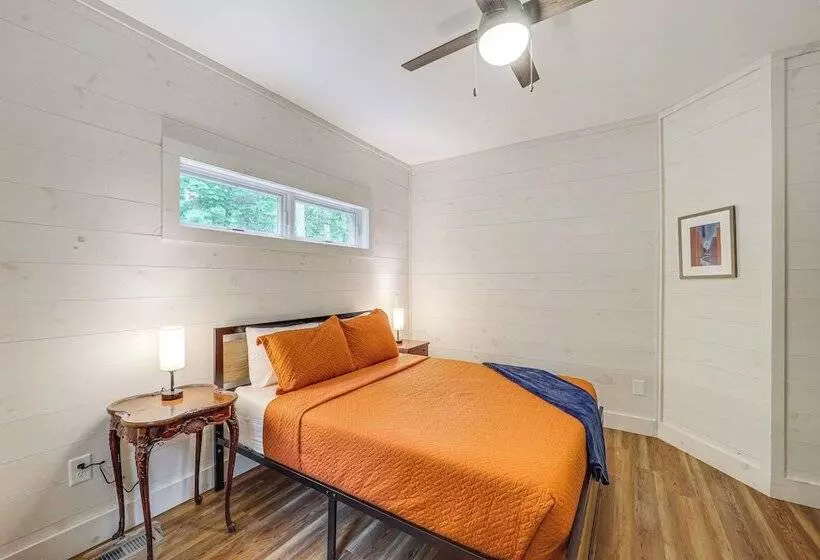 Pet Friendly West Jefferson Home W/ River View!