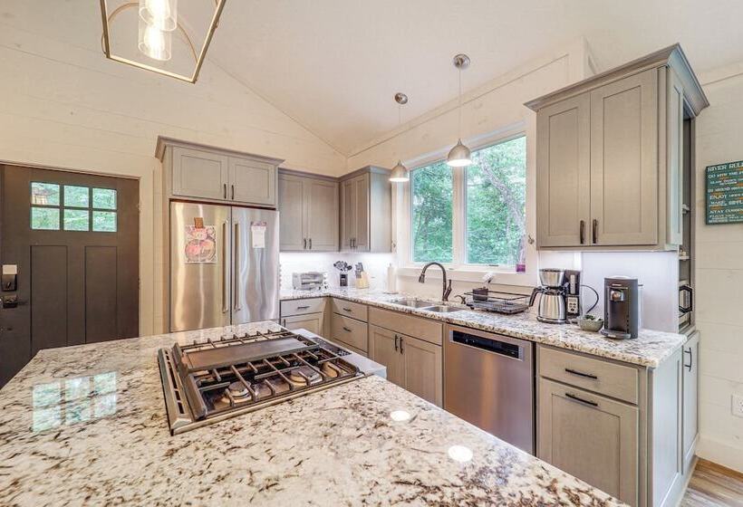 Pet Friendly West Jefferson Home W/ River View!