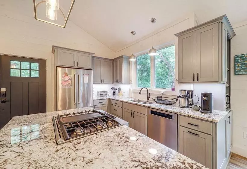 Pet Friendly West Jefferson Home W/ River View!