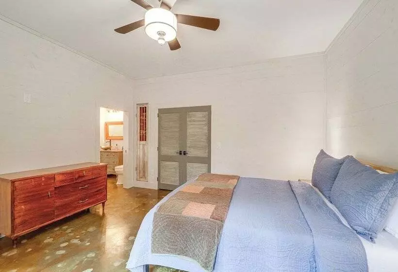 Pet Friendly West Jefferson Home W/ River View!