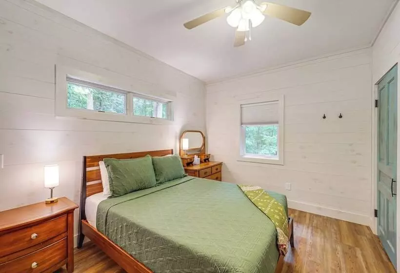 Pet Friendly West Jefferson Home W/ River View!