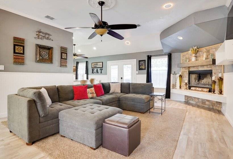 Hot Tub & Outdoor Kitchen: Ransom Canyon Paradise