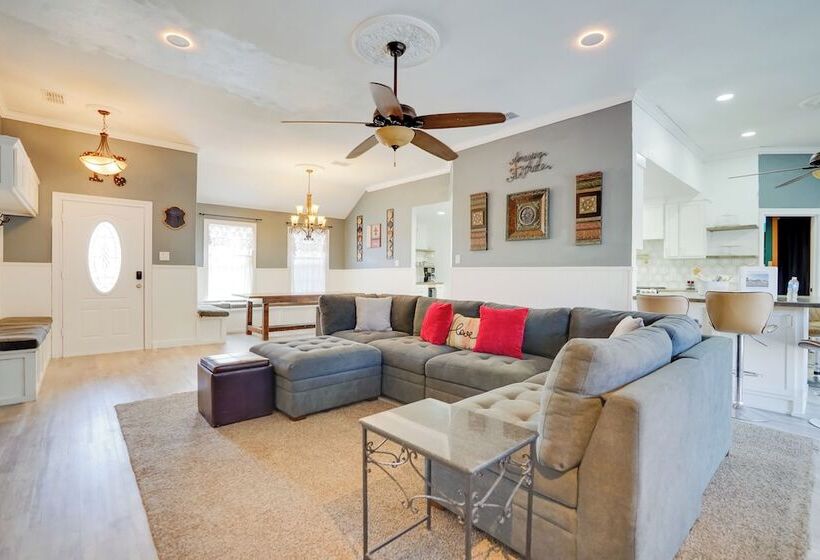 Hot Tub & Outdoor Kitchen: Ransom Canyon Paradise