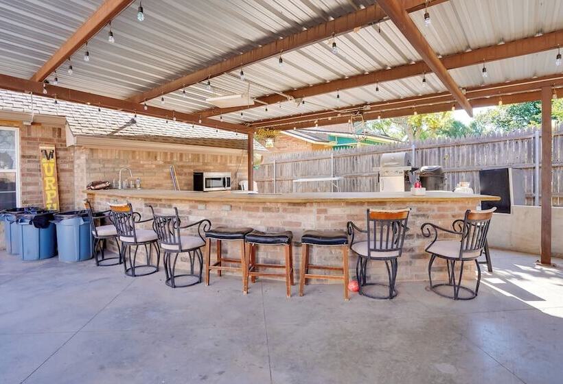 Hot Tub & Outdoor Kitchen: Ransom Canyon Paradise