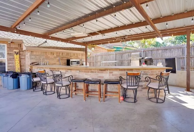 Hot Tub & Outdoor Kitchen: Ransom Canyon Paradise