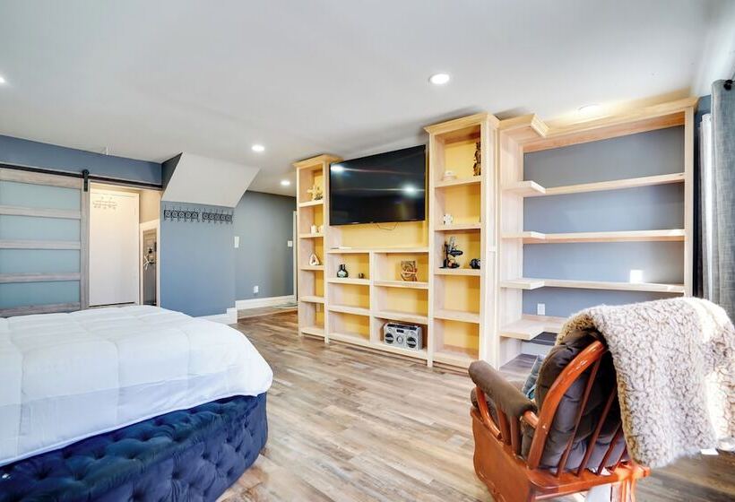 Hot Tub & Outdoor Kitchen: Ransom Canyon Paradise