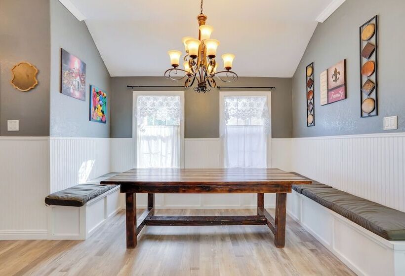 Hot Tub & Outdoor Kitchen: Ransom Canyon Paradise