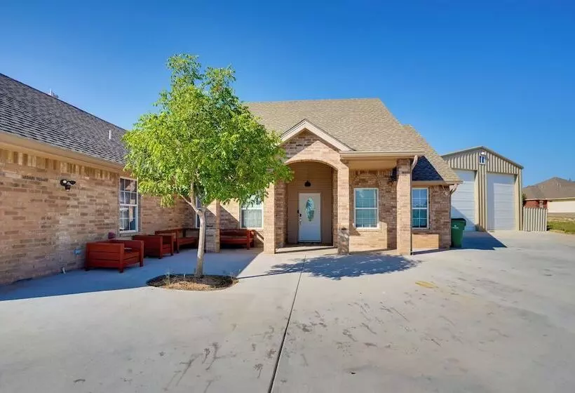 Hot Tub & Outdoor Kitchen: Ransom Canyon Paradise