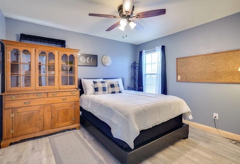 Hot Tub & Outdoor Kitchen: Ransom Canyon Paradise