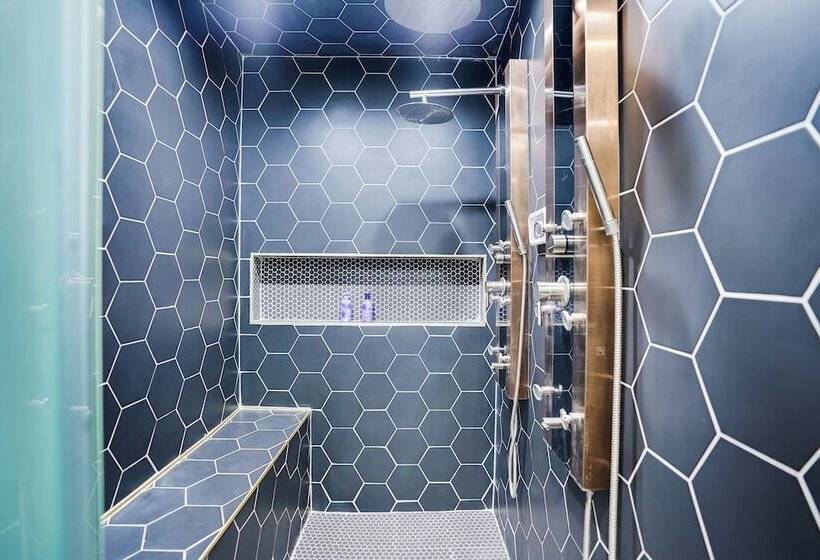 Hot Tub & Outdoor Kitchen: Ransom Canyon Paradise