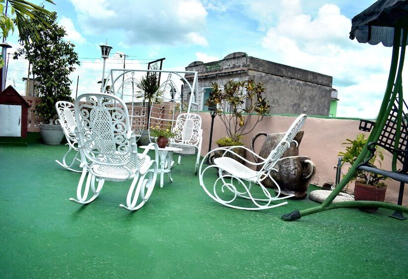 تختخواب و صبحانه Hostal Maggy