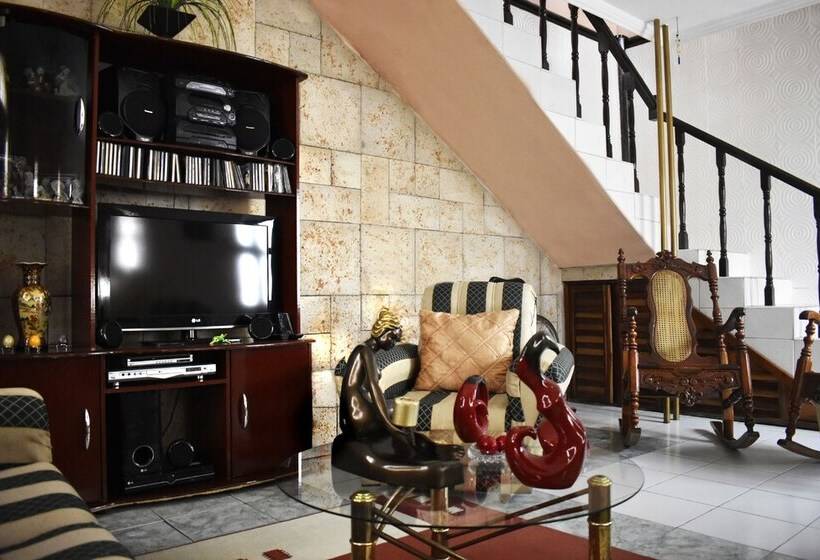 تختخواب و صبحانه Hostal Maggy