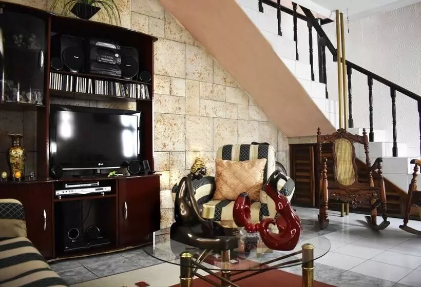 تختخواب و صبحانه Hostal Maggy