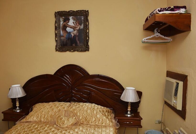 تختخواب و صبحانه Hostal Maggy