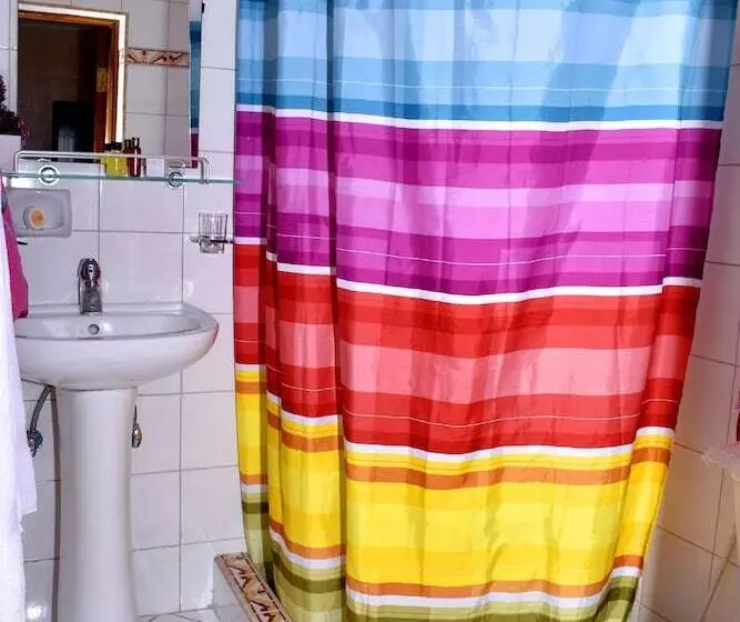 تختخواب و صبحانه Hostal Maggy