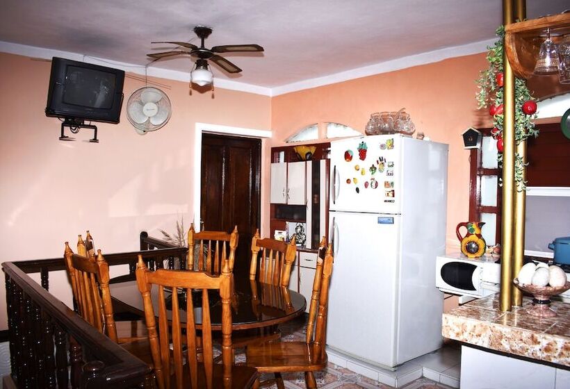 تختخواب و صبحانه Hostal Maggy