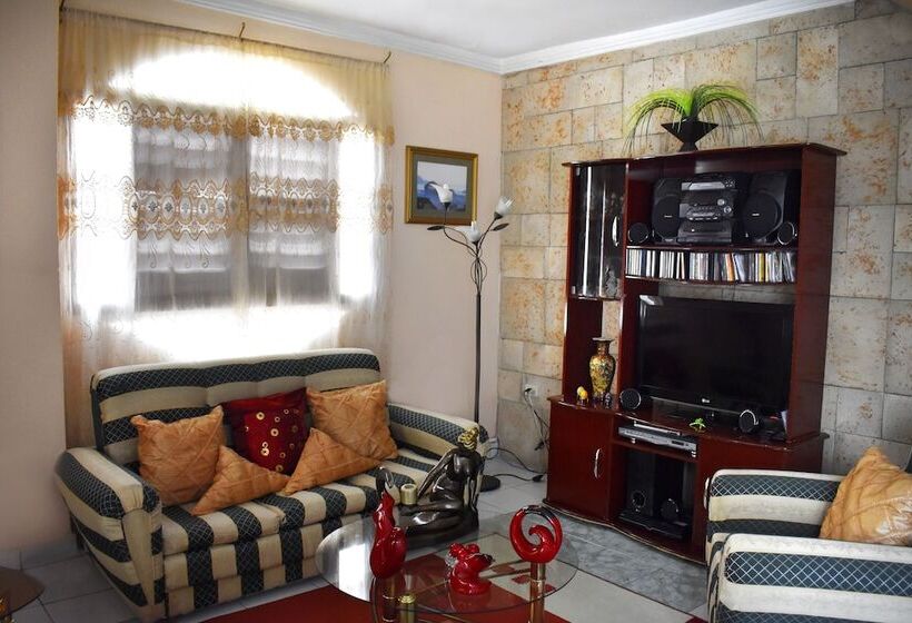 تختخواب و صبحانه Hostal Maggy