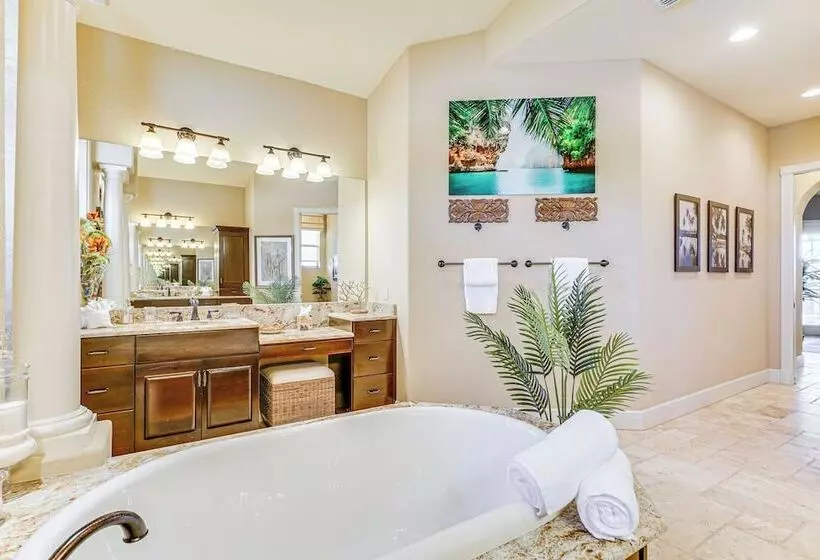 3 Mi To Beach: Cape Coral Escape W/ Private Pool