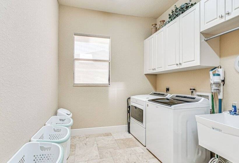 3 Mi To Beach: Cape Coral Escape W/ Private Pool