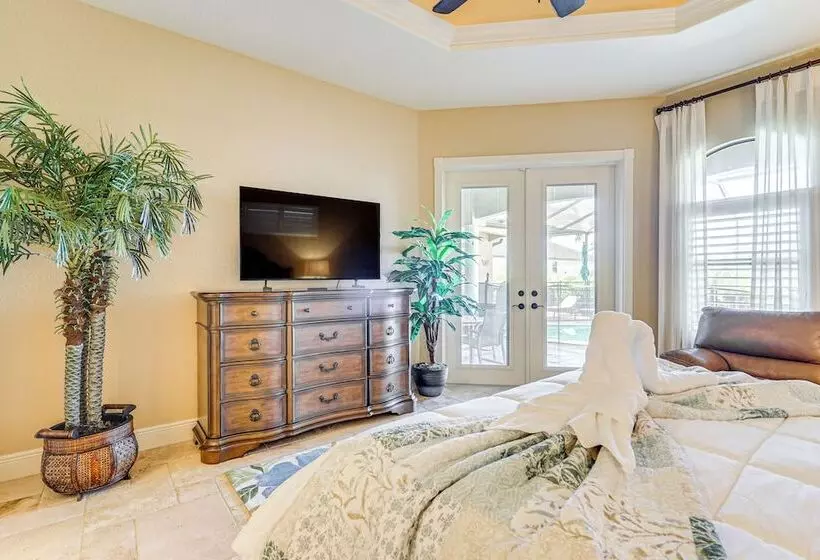 3 Mi To Beach: Cape Coral Escape W/ Private Pool