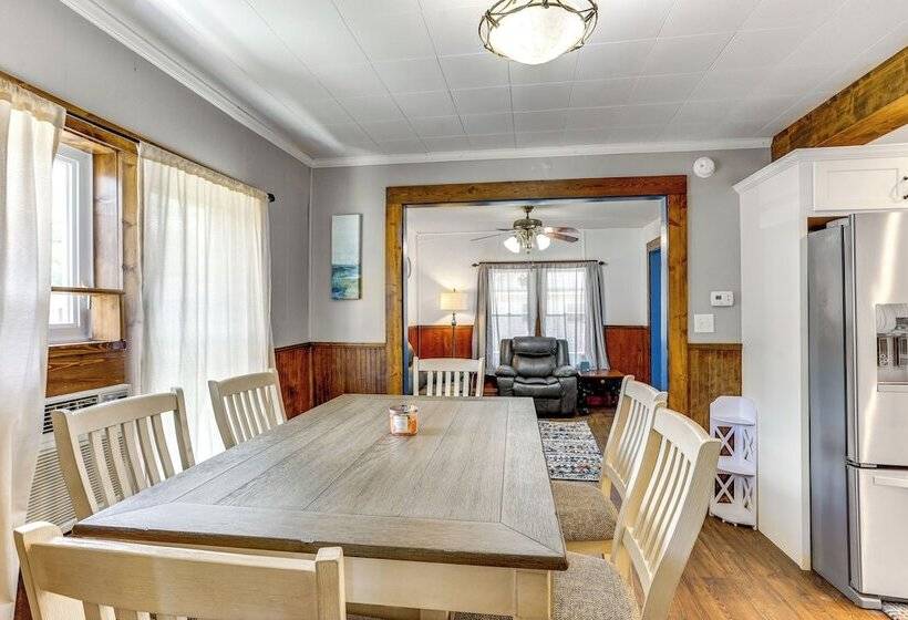 Charming Family Home: Walk To Downtown Bellefonte!