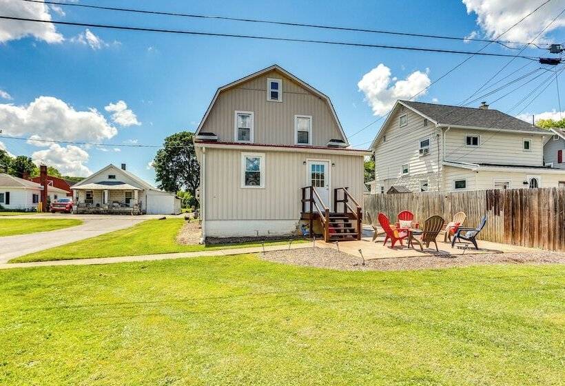 Charming Family Home: Walk To Downtown Bellefonte!