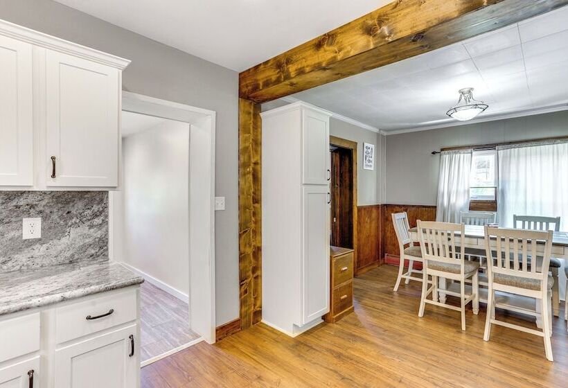 Charming Family Home: Walk To Downtown Bellefonte!