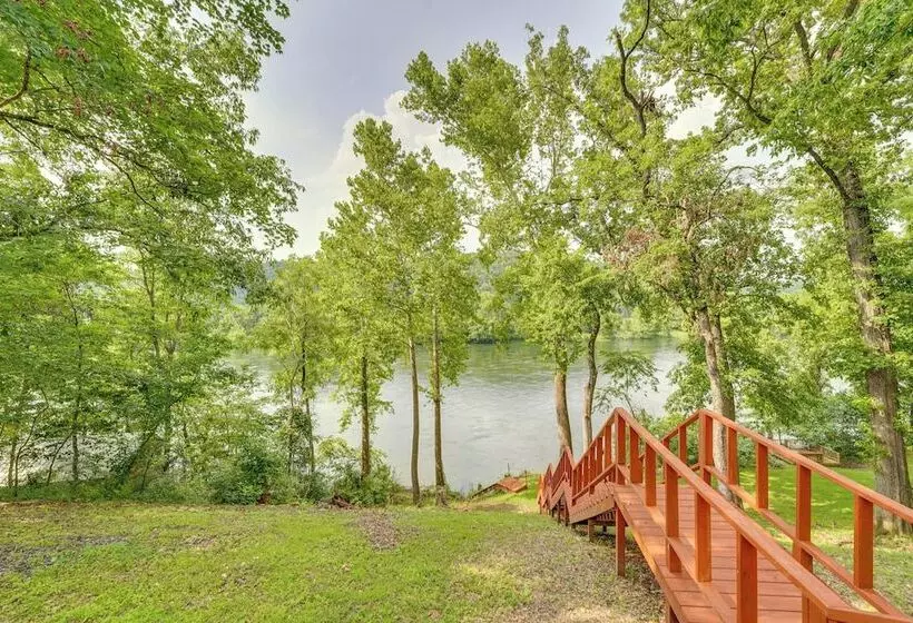 Flippin Home W/ Fire Pit: Walk To White River!