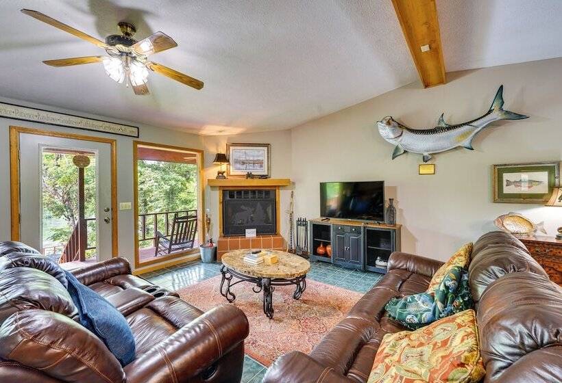 Flippin Home W/ Fire Pit: Walk To White River!