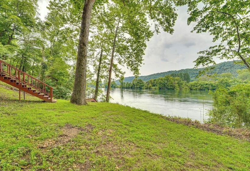 Flippin Home W/ Fire Pit: Walk To White River!