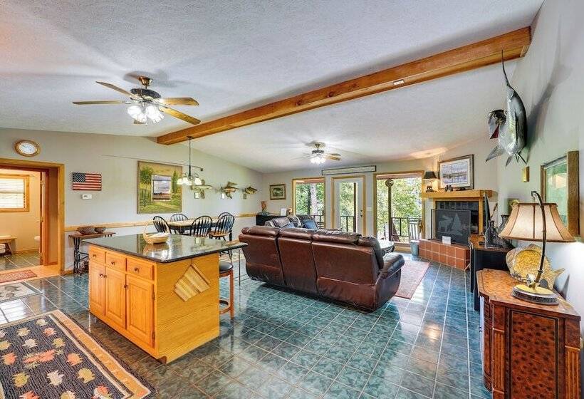 Flippin Home W/ Fire Pit: Walk To White River!