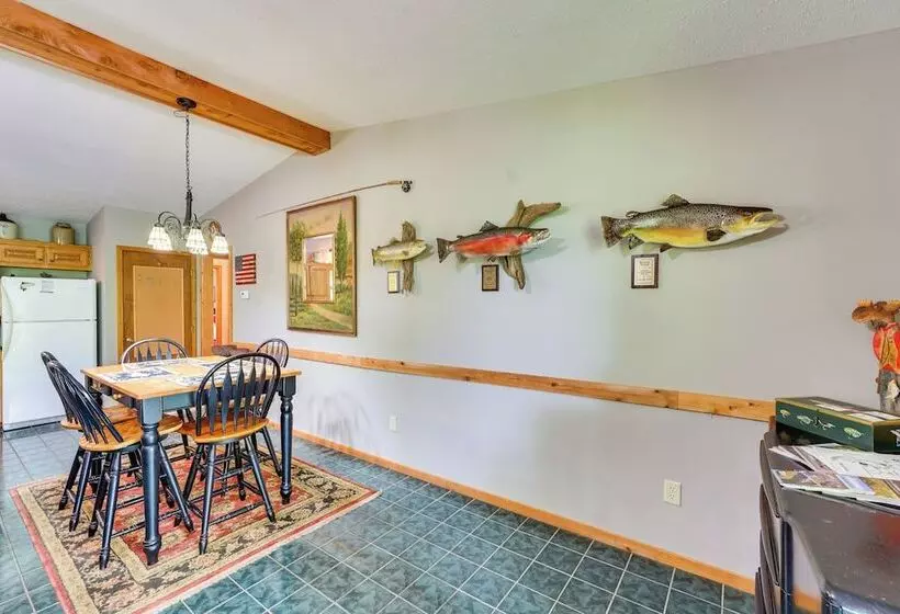 Flippin Home W/ Fire Pit: Walk To White River!