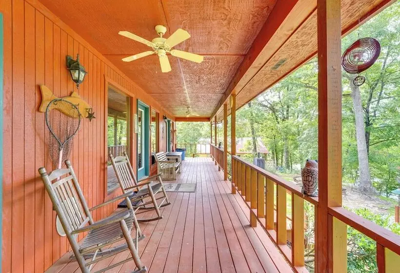 Flippin Home W/ Fire Pit: Walk To White River!