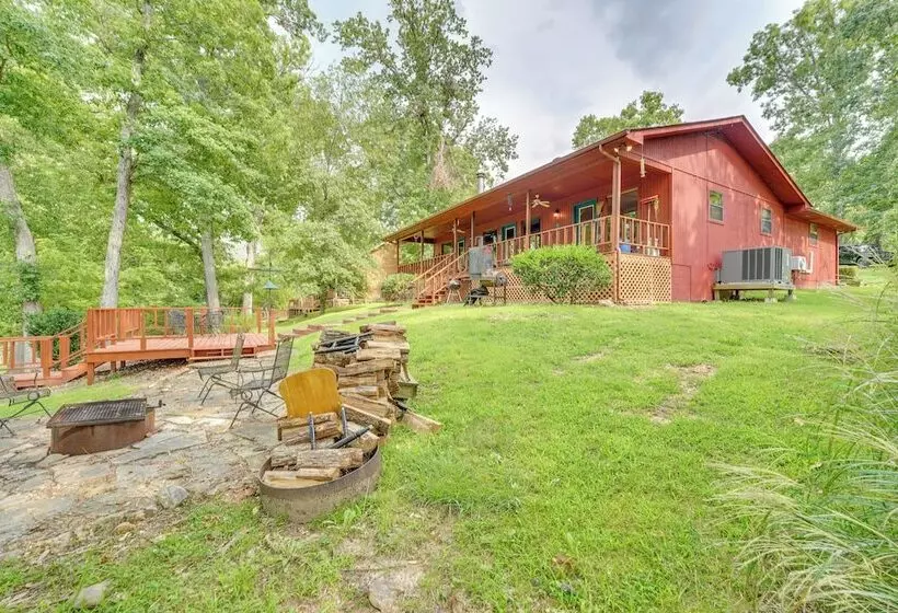 Flippin Home W/ Fire Pit: Walk To White River!