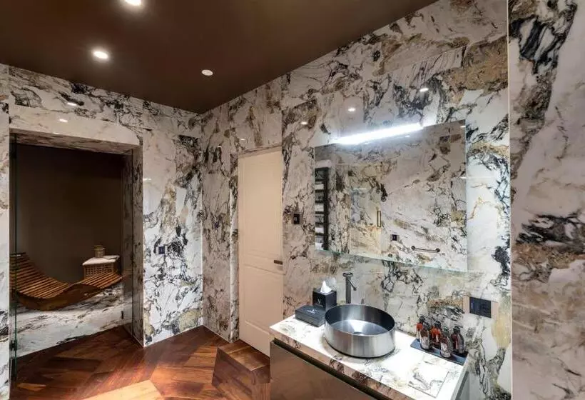 هتل Af Duomo   Milano Luxury Suites