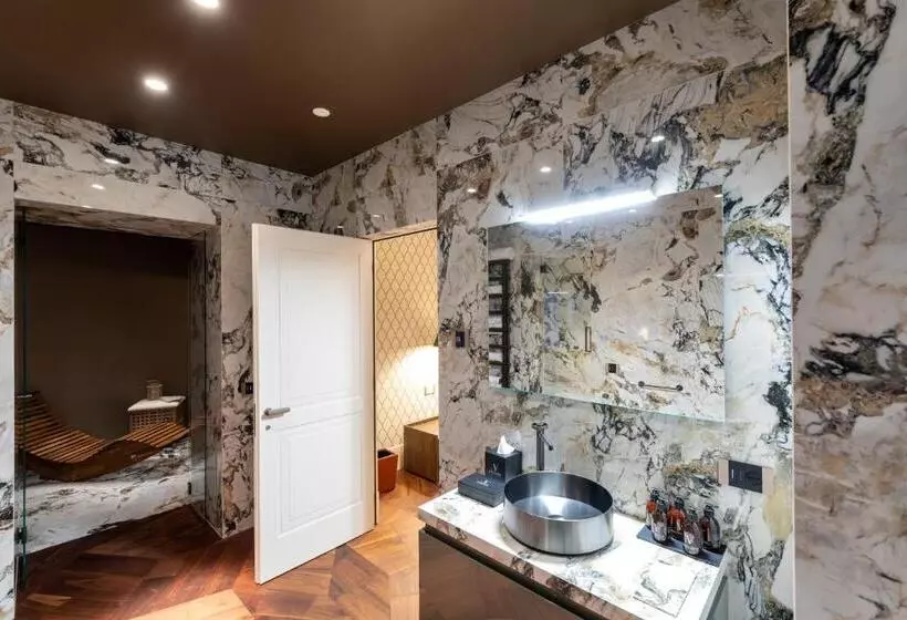 هتل Af Duomo   Milano Luxury Suites