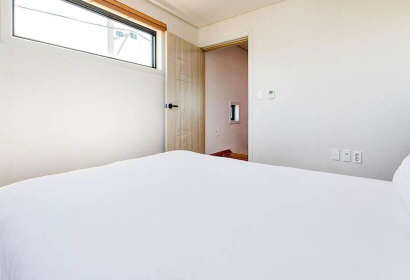 Jeju Damongchae Pension