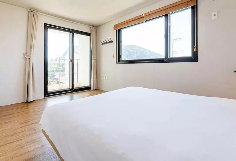 Jeju Damongchae Pension