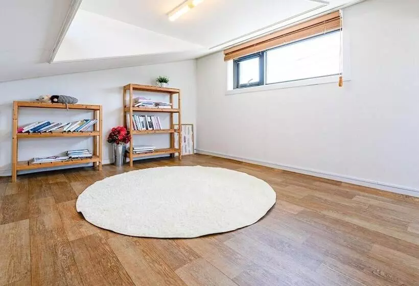 Jeju Damongchae Pension