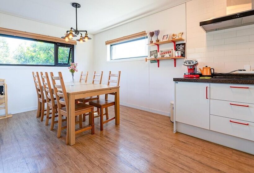 Jeju Damongchae Pension