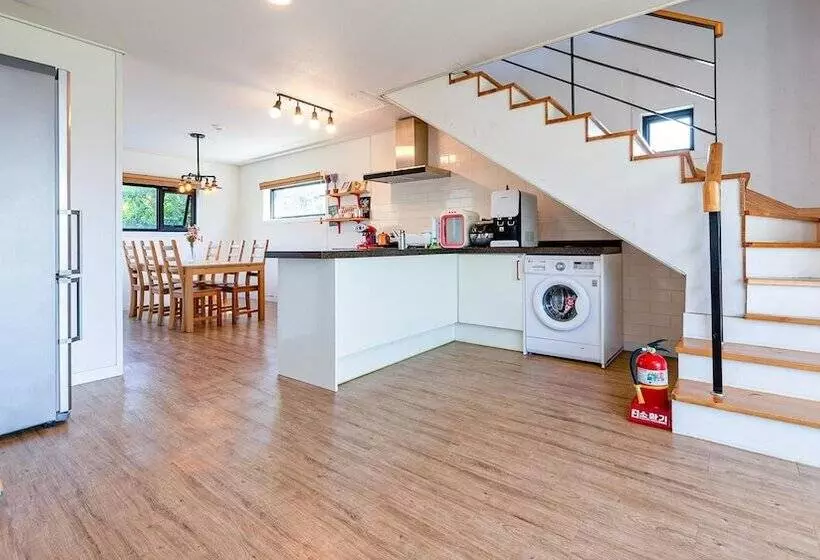 Jeju Damongchae Pension