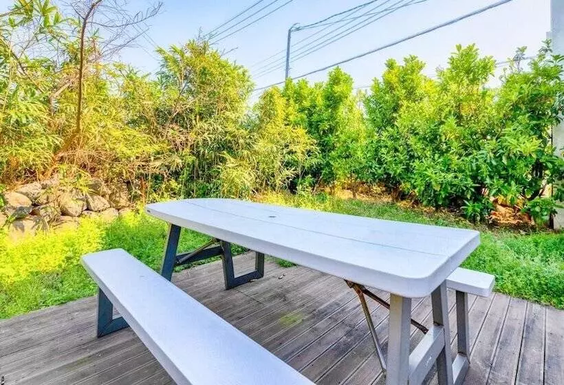 Jeju Damongchae Pension