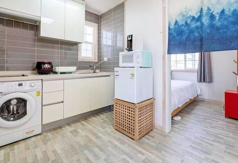 Jeju Damongchae Pension