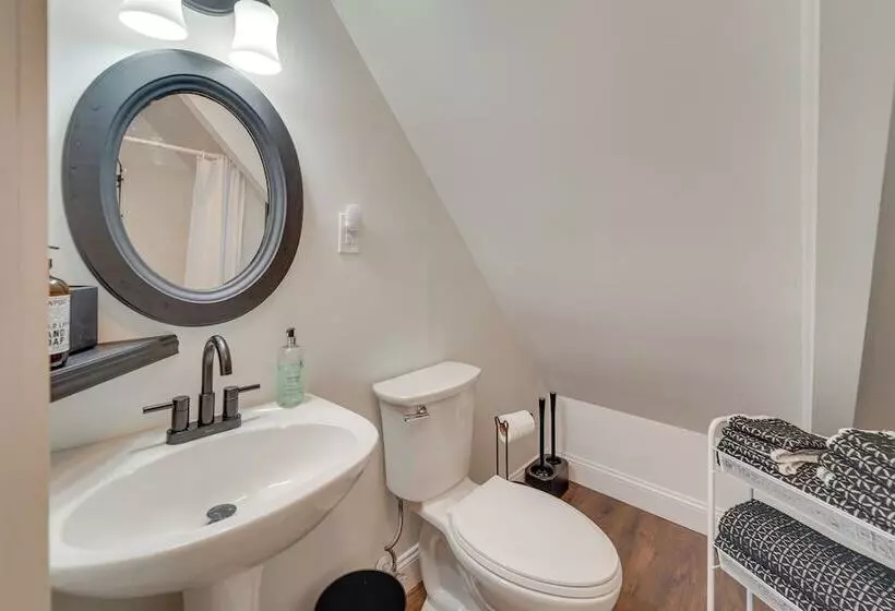 1 Mi To Massanutten Resort: Cabin W/ Fire Pit!