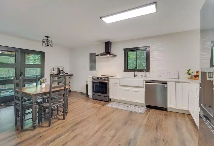 1 Mi To Massanutten Resort: Cabin W/ Fire Pit!