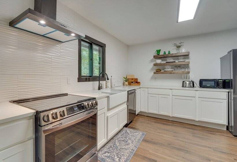 1 Mi To Massanutten Resort: Cabin W/ Fire Pit!