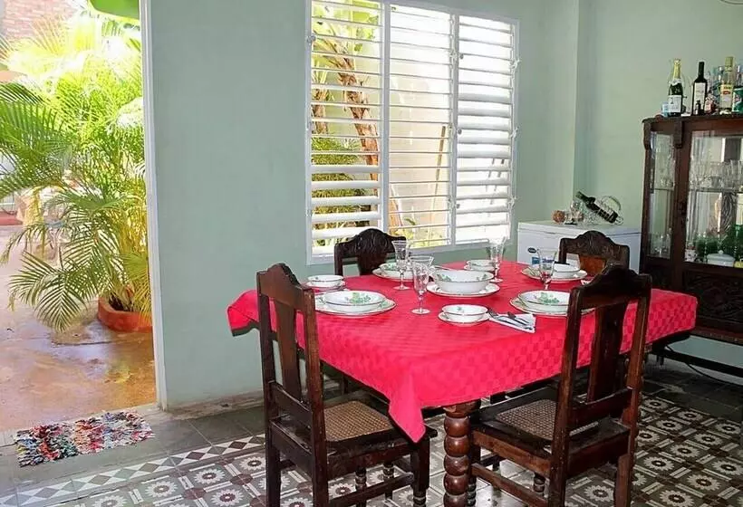 ペンション Hostal Alvarez Trinidad