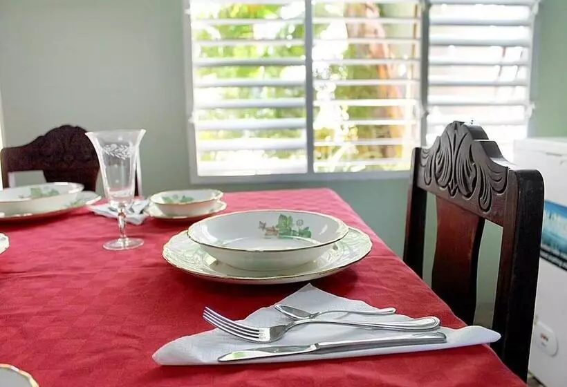 ペンション Hostal Alvarez Trinidad