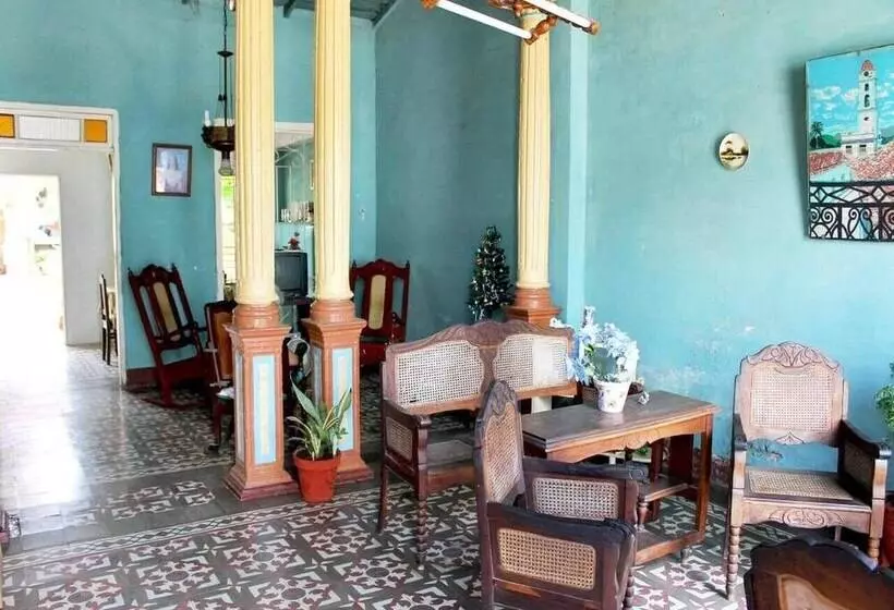 ペンション Hostal Alvarez Trinidad